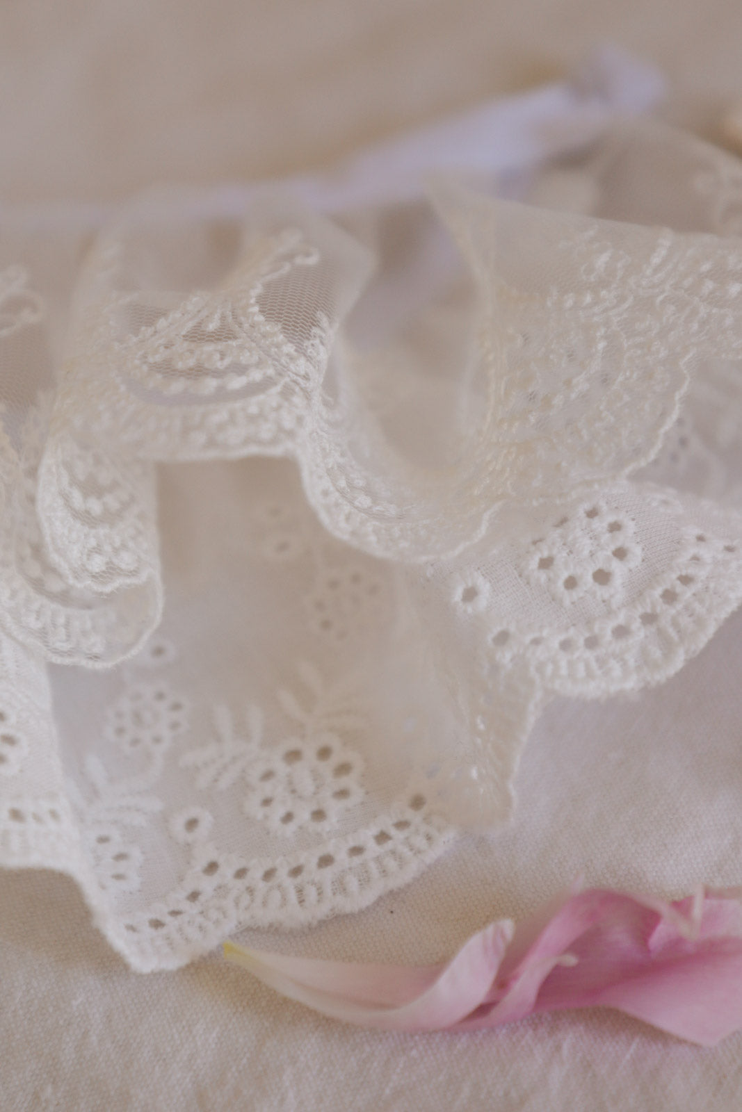 Col Volanté Broderie Anglaise Blanc - Collection Paradis Bleu
