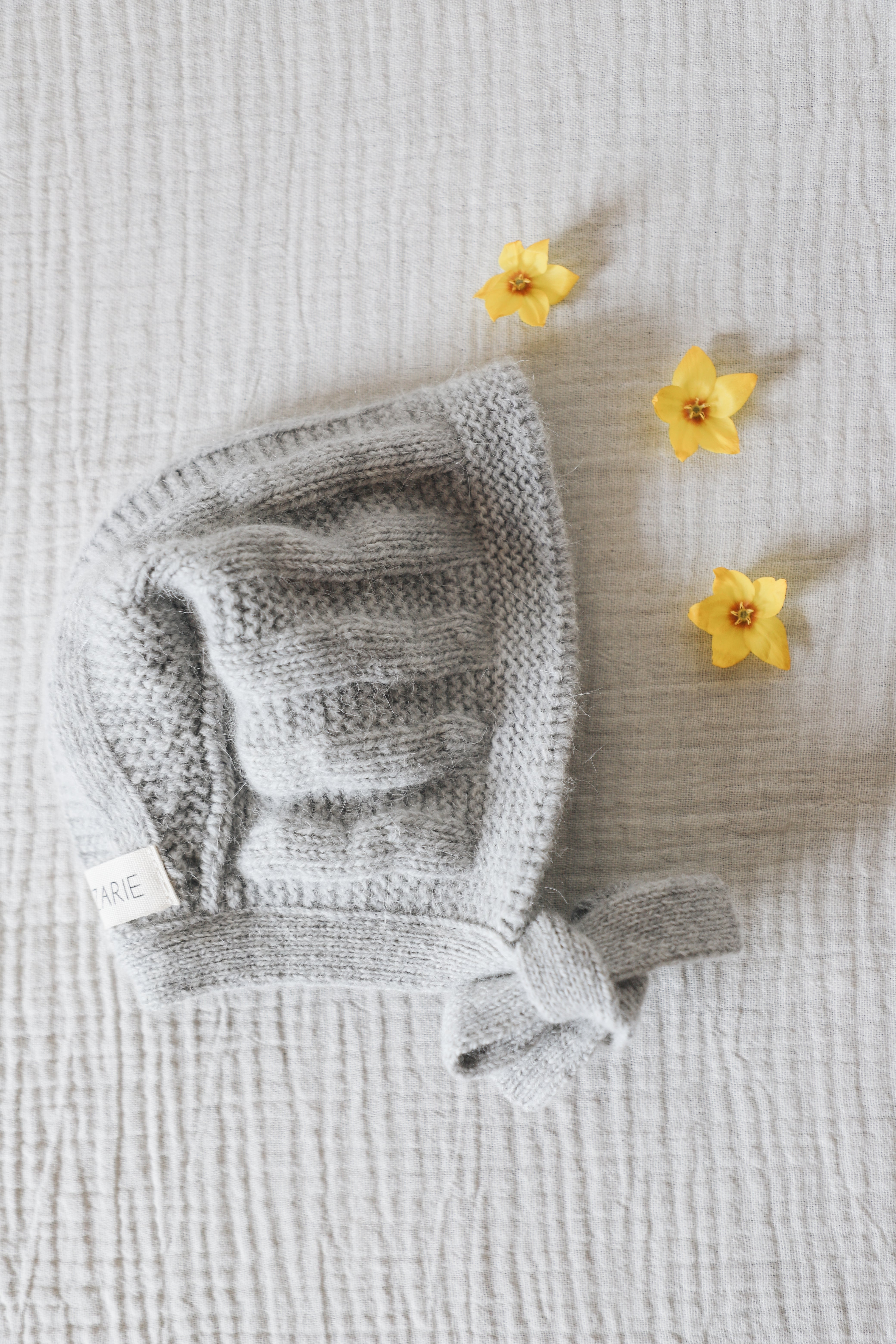 Béguin avec de la laine YSEE - Gris - tricoté en France