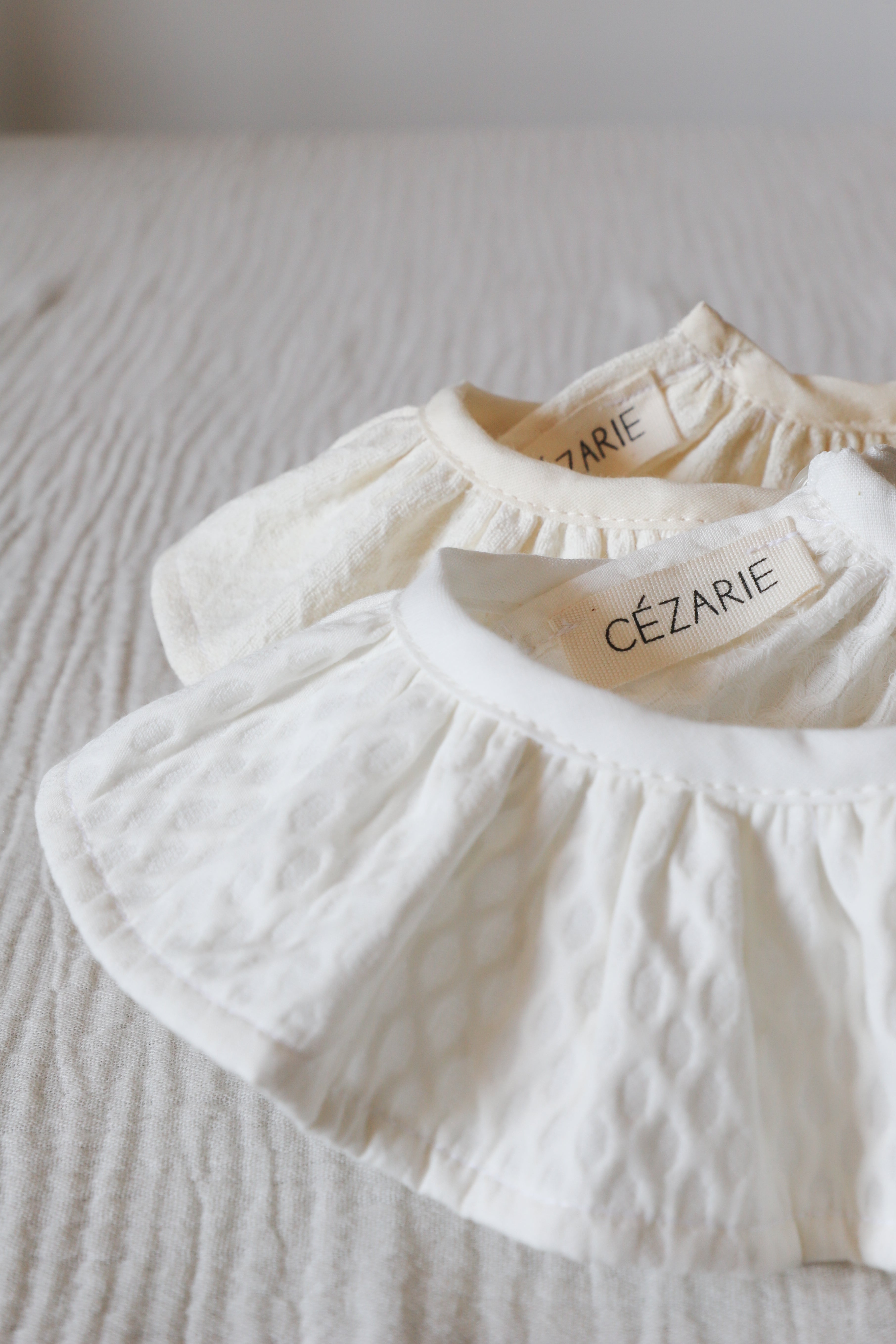 Col piqué de coton blanc