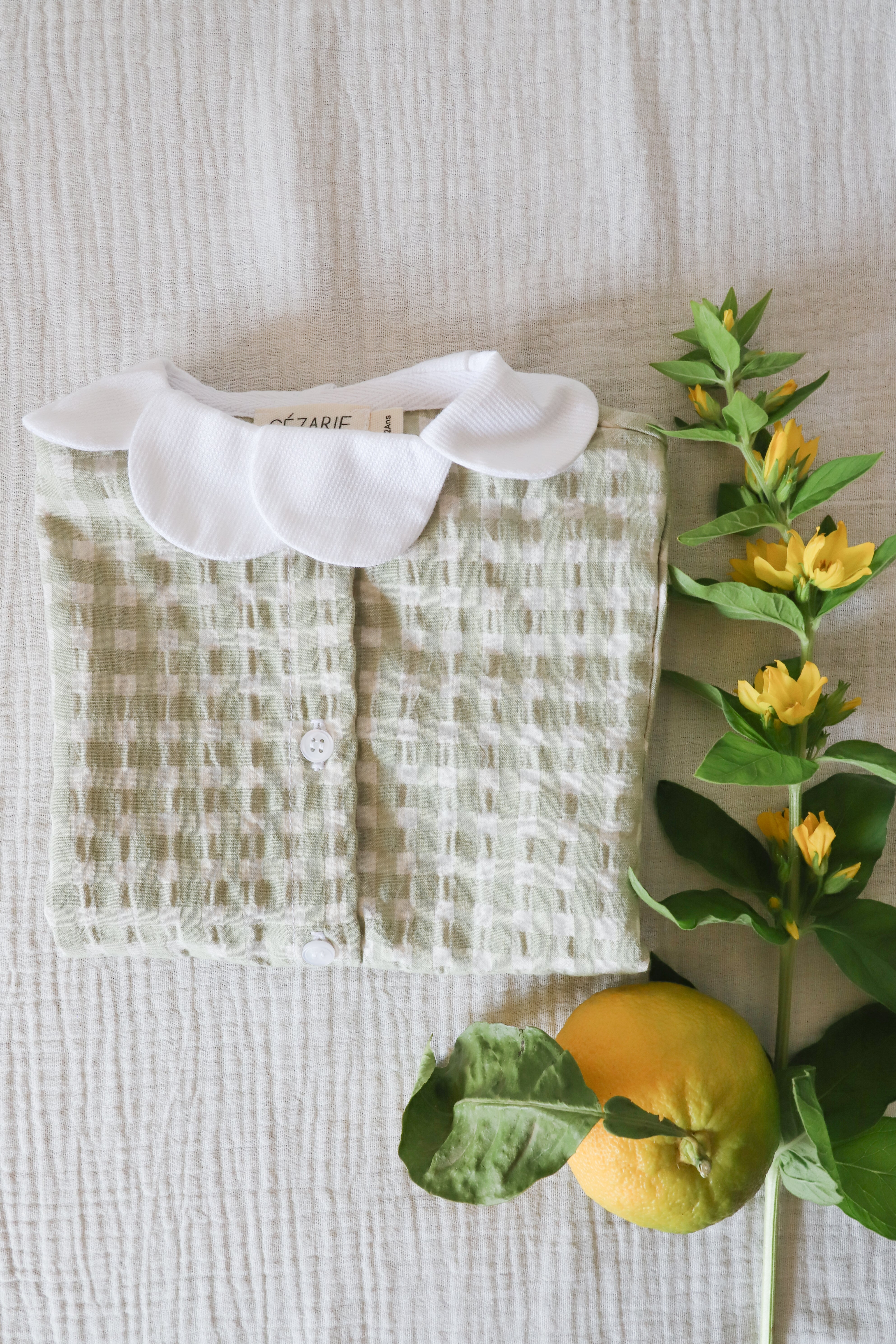 Blouse à col pétale