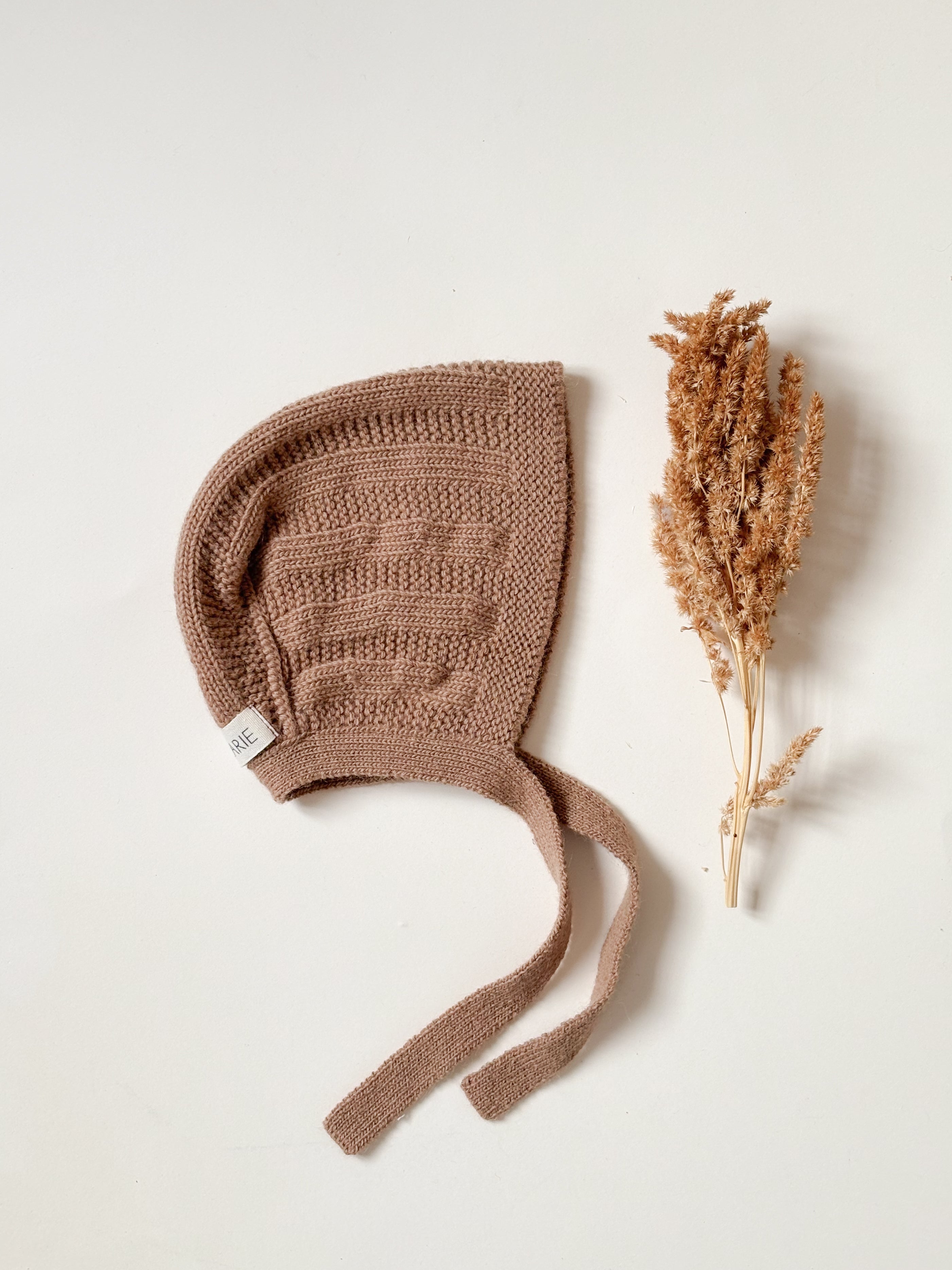 Béguin avec de la laine YSEE - Caramel- tricoté en France