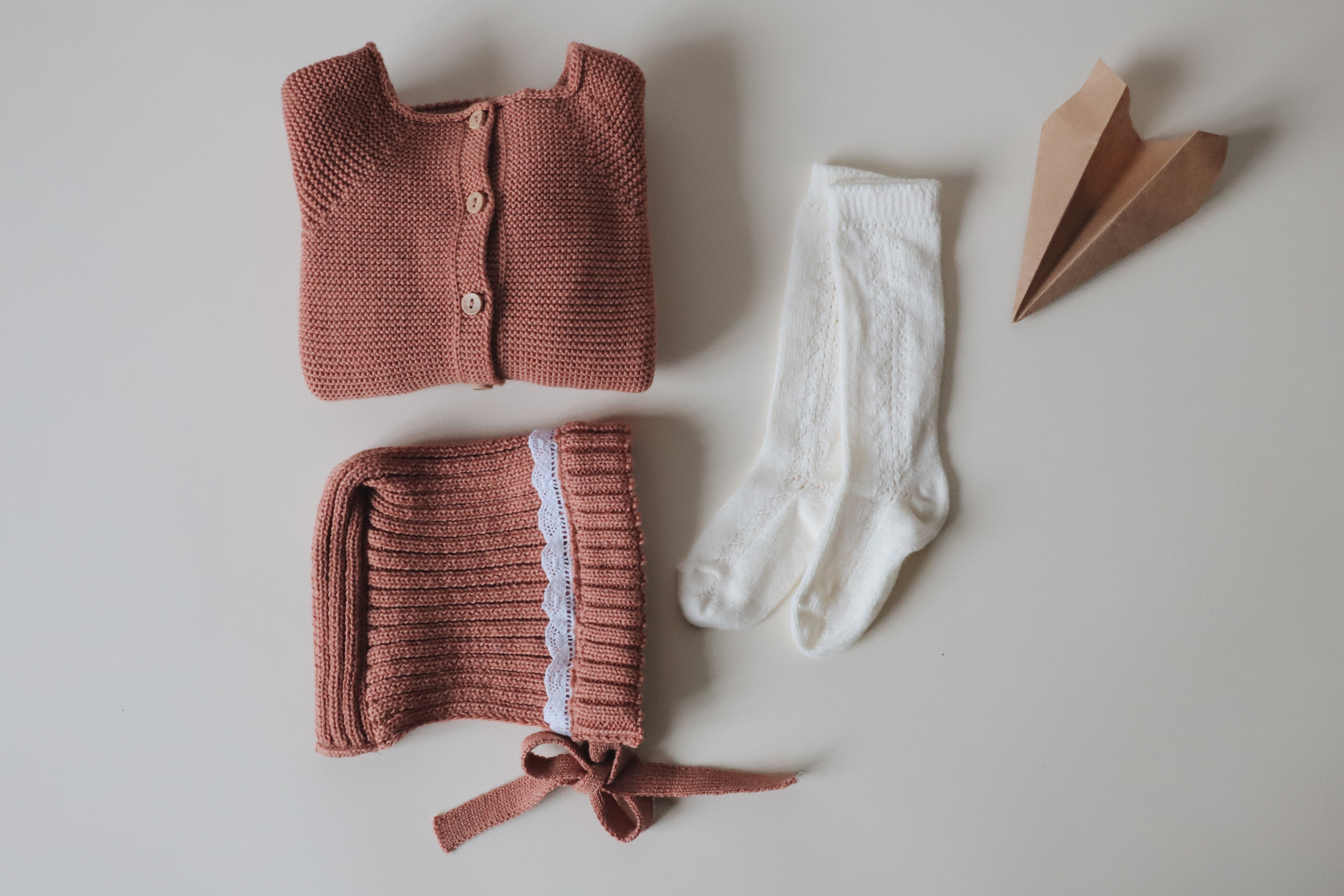 Brassière bébé laine EDGAR terracotta - tricotée en France