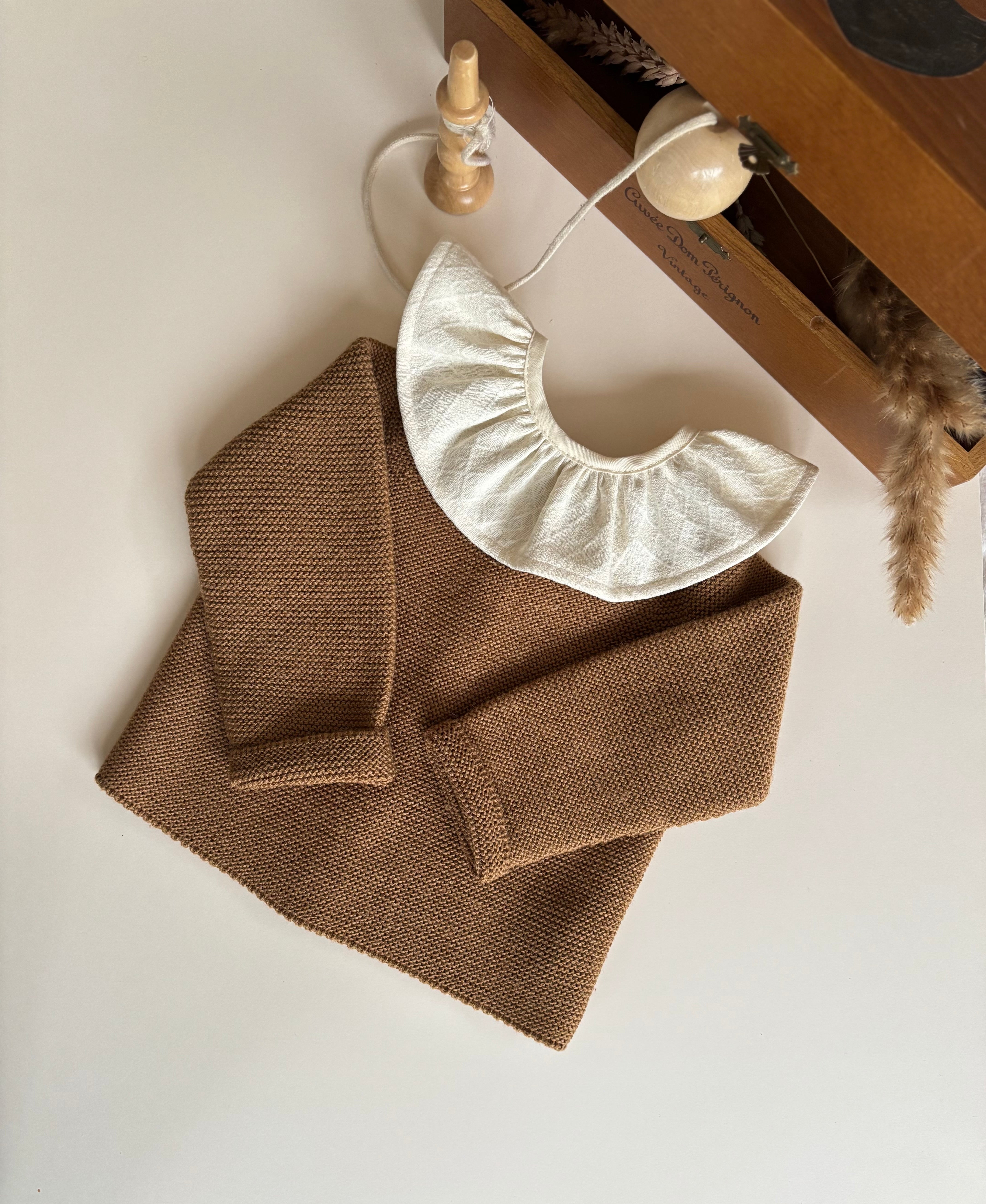 Brassière bébé laine EDGAR caramel - tricotée en France