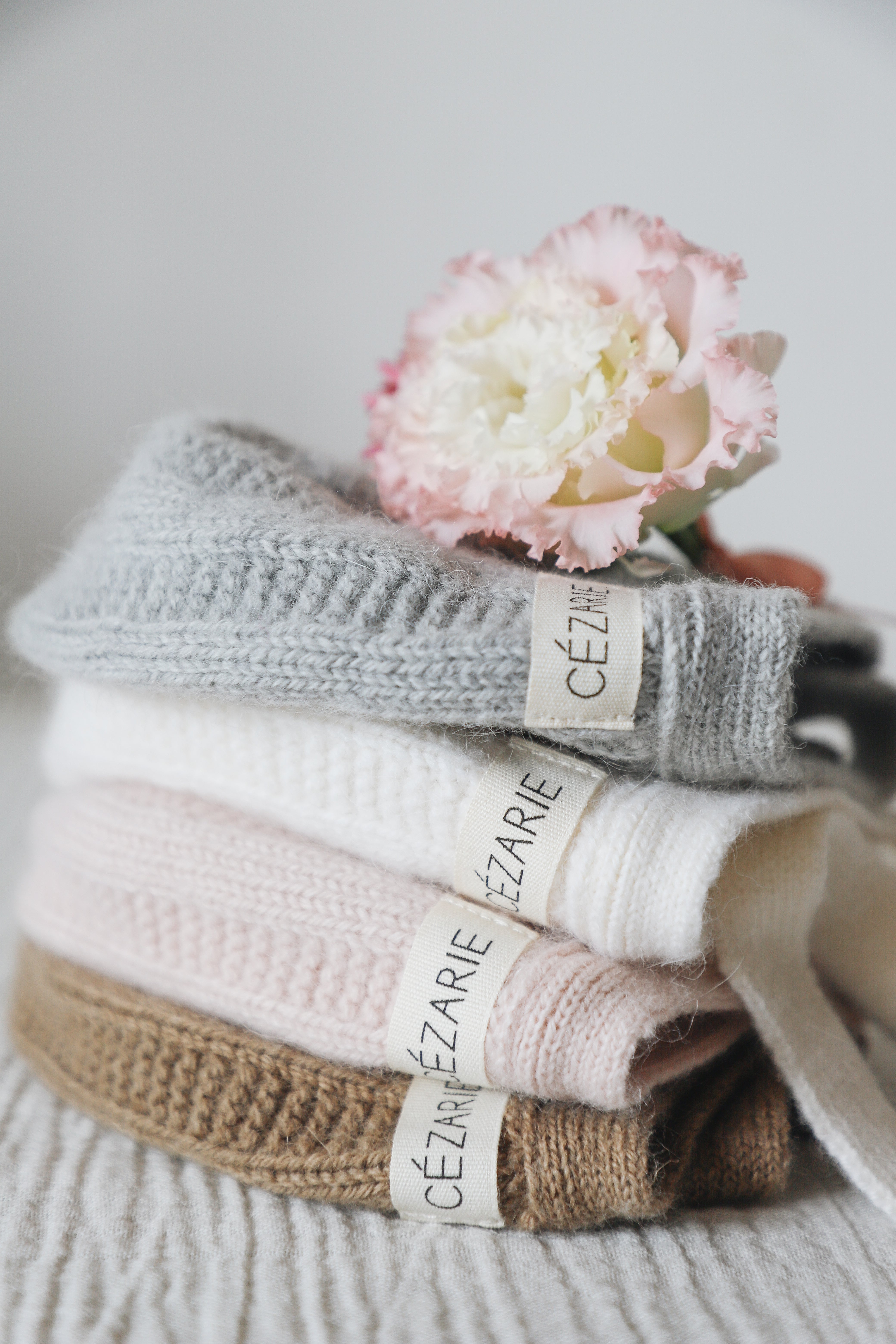 Béguin avec de la laine YSEE - Camel - tricoté en France