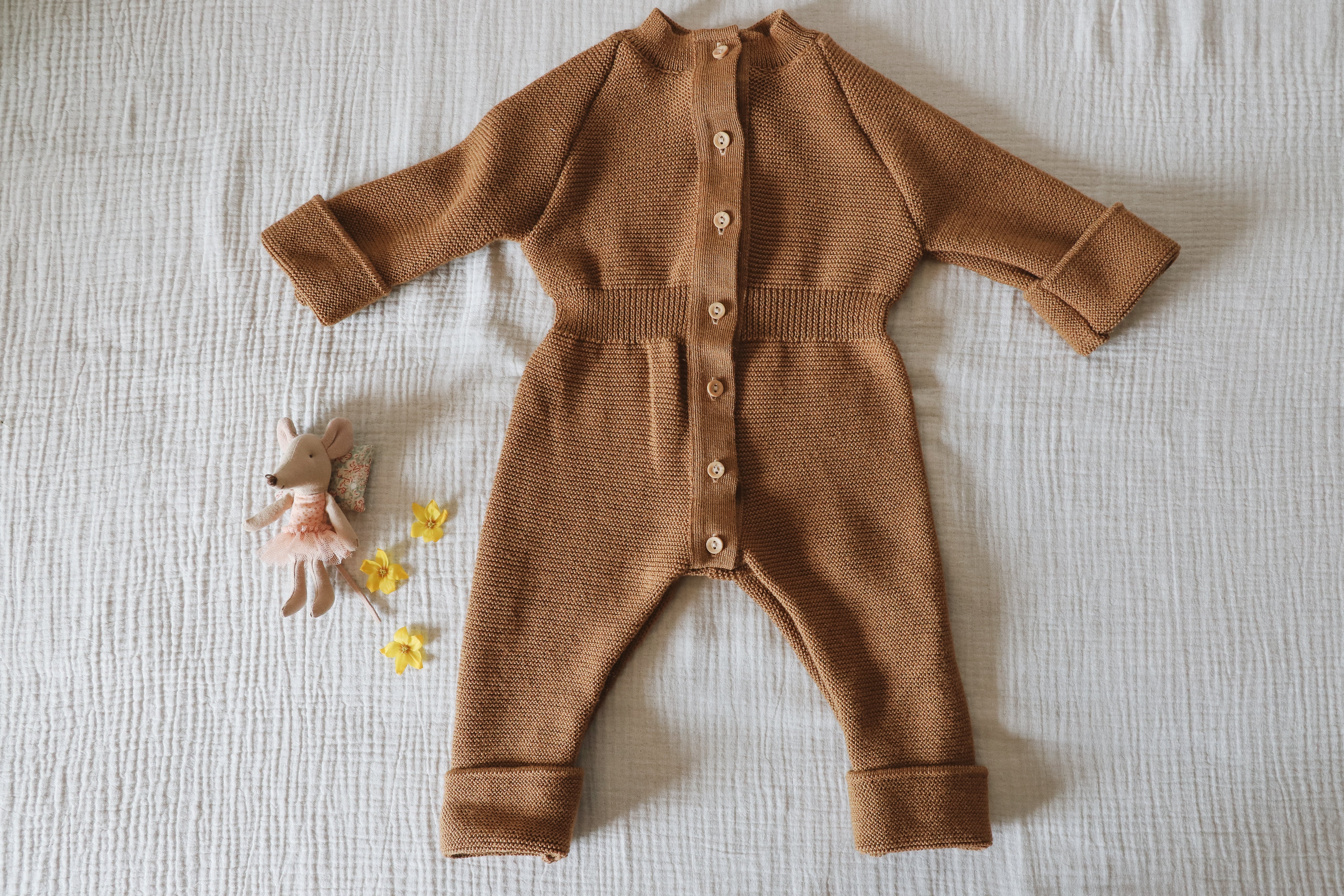 Combinaison bébé RÉTRO -Caramel - tricotée en France