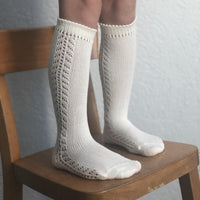 Chausette-haute-bebe-fille-creme-ajourees