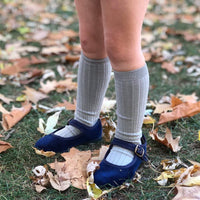 Chaussette-haute-bebe-verte-de-gris-detail