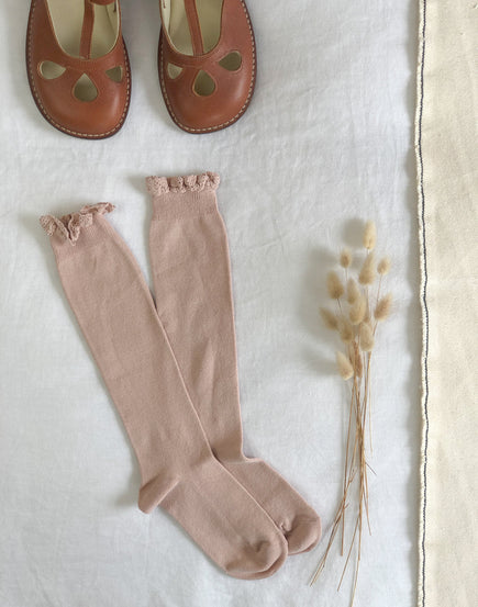 Chaussettes hautes volantées, couleur rose poudré