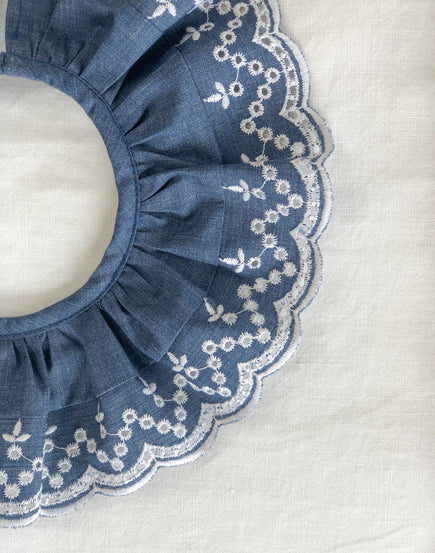 Col festonné chambray dentelle bleu