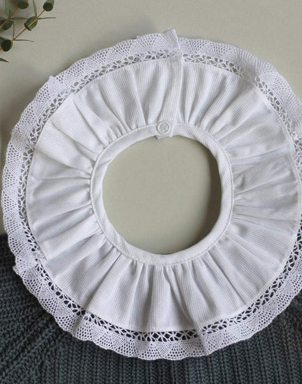 Col blanc à dentelle